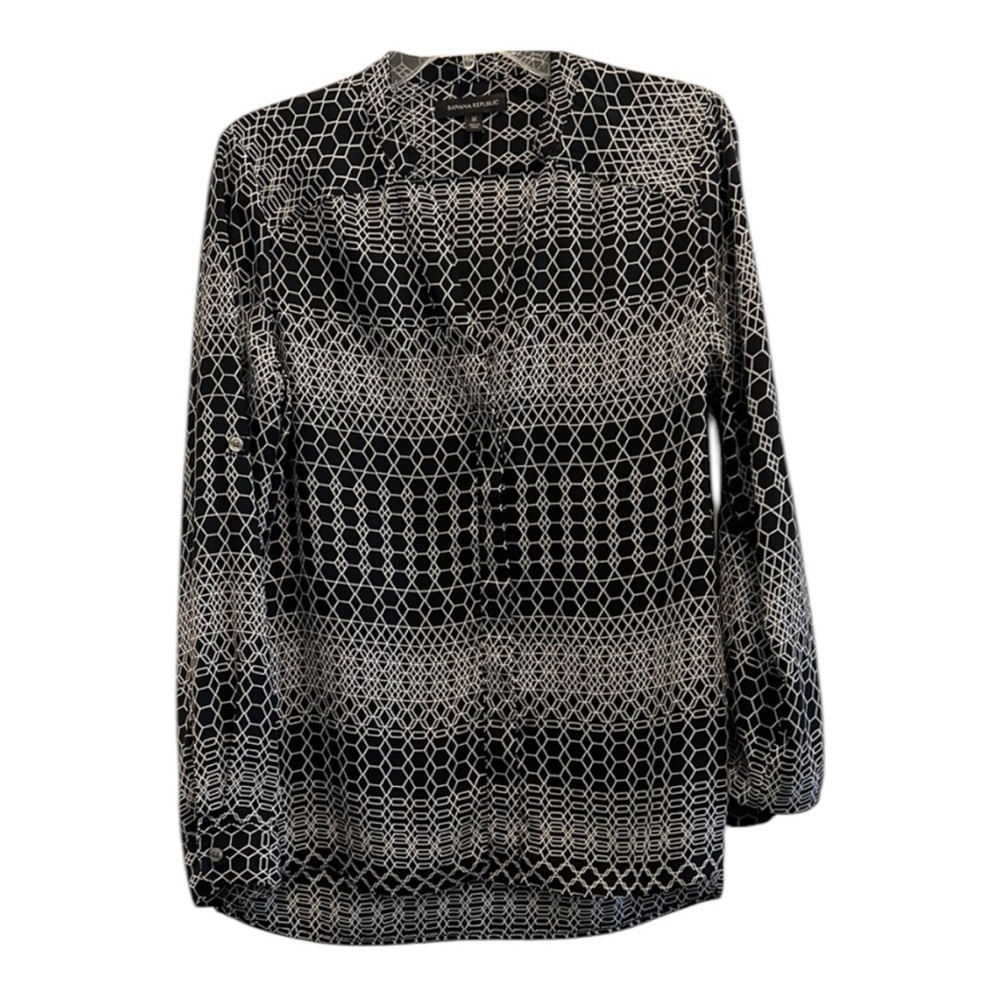 Banana Republic- women’s Black and White Geometric Women's Top- size medium